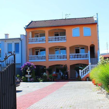 Štúrovo Studio Florida מראה חיצוני תמונה