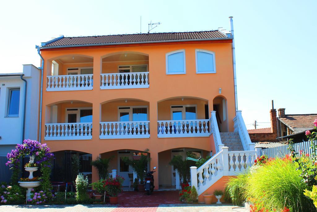 Štúrovo Studio Florida מראה חיצוני תמונה