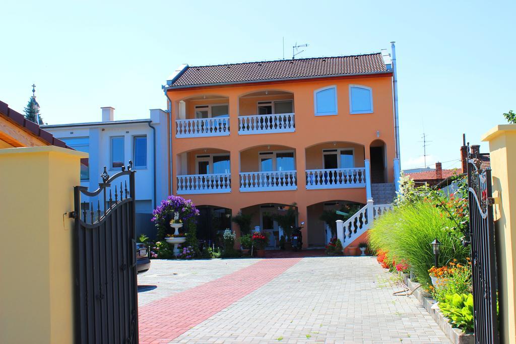 Štúrovo Studio Florida מראה חיצוני תמונה